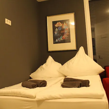 Momomotel - Self Check-in Am Stadion ホテル *